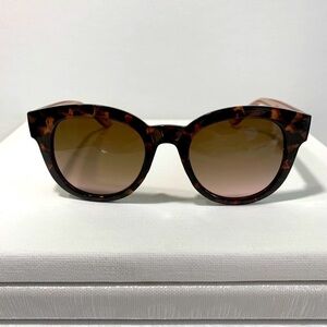 Unique tortoise shell w/rose accented sunglasses